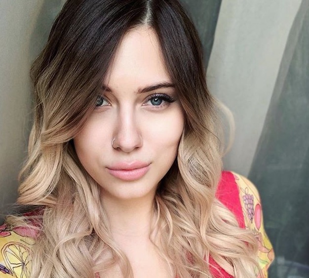 Estrela do pôquer mundial é encontrada morta aos 26 anos com secador de cabelo