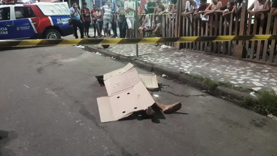 Suspeito de arrastão é espancado por populares e morto por 'justiceiro misterioso’ em Manaus