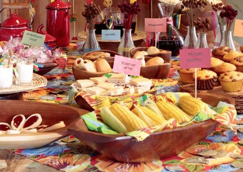 Shopping de Manaus tem arraial todo dia com comidas típicas e apresentações