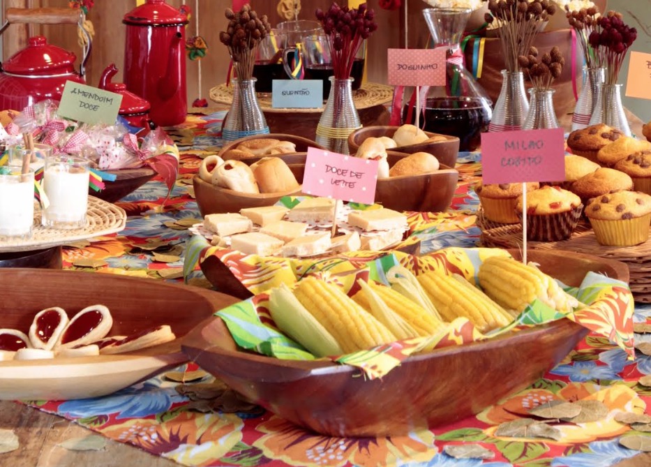 Shopping de Manaus tem arraial todo dia com comidas típicas e apresentações