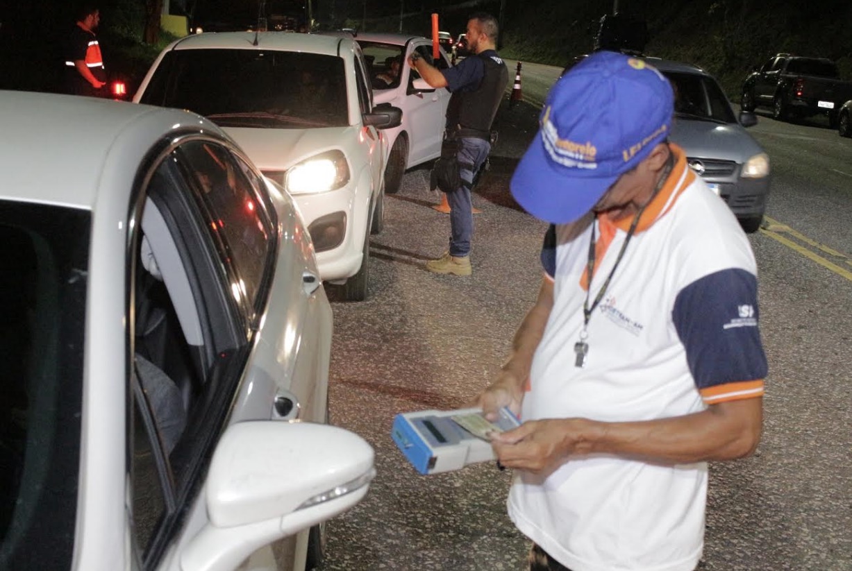 Detran remove 40 veículos durante operação contra tráfico de drogas em Manaus