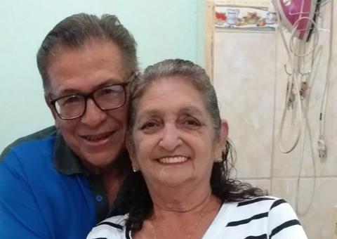 Após se conhecerem em ônibus, idosos celebram casamento em Manaus  