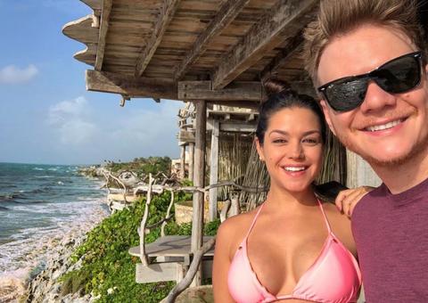 Taís Fersoza e Michel Teló viajam para comemorar 'semana dos namorados' e se declaram