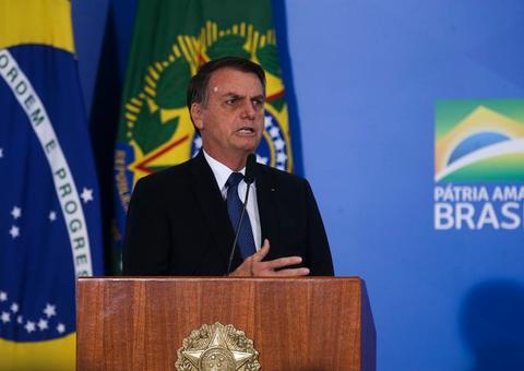Bolsonaro pede que população cobre Senado sobre projeto que anula decreto de armas