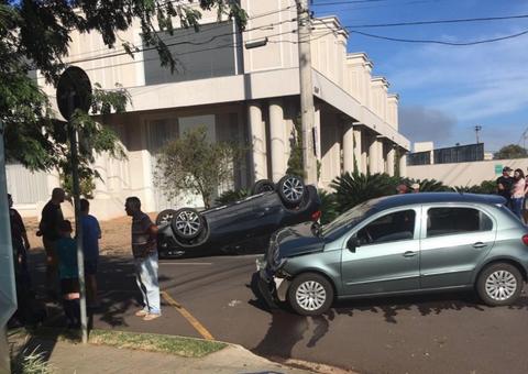 Igor Gomes capota carro em São José do Rio Preto; ninguém se feriu