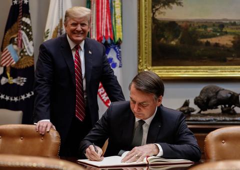 Bolsonaro anuncia que Brasil foi aceito como aliado extra-Otan