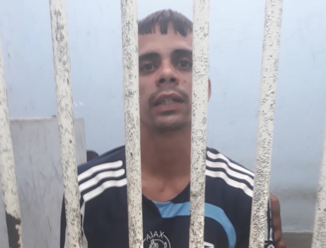 Detento monitorado por tornozeleira toma atitude inusitada após receber ameaças em Manaus
