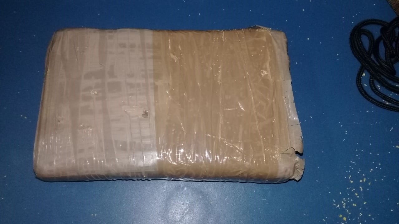 Polícia apreende drogas dentro de saco de farinha em embarcação no Amazonas