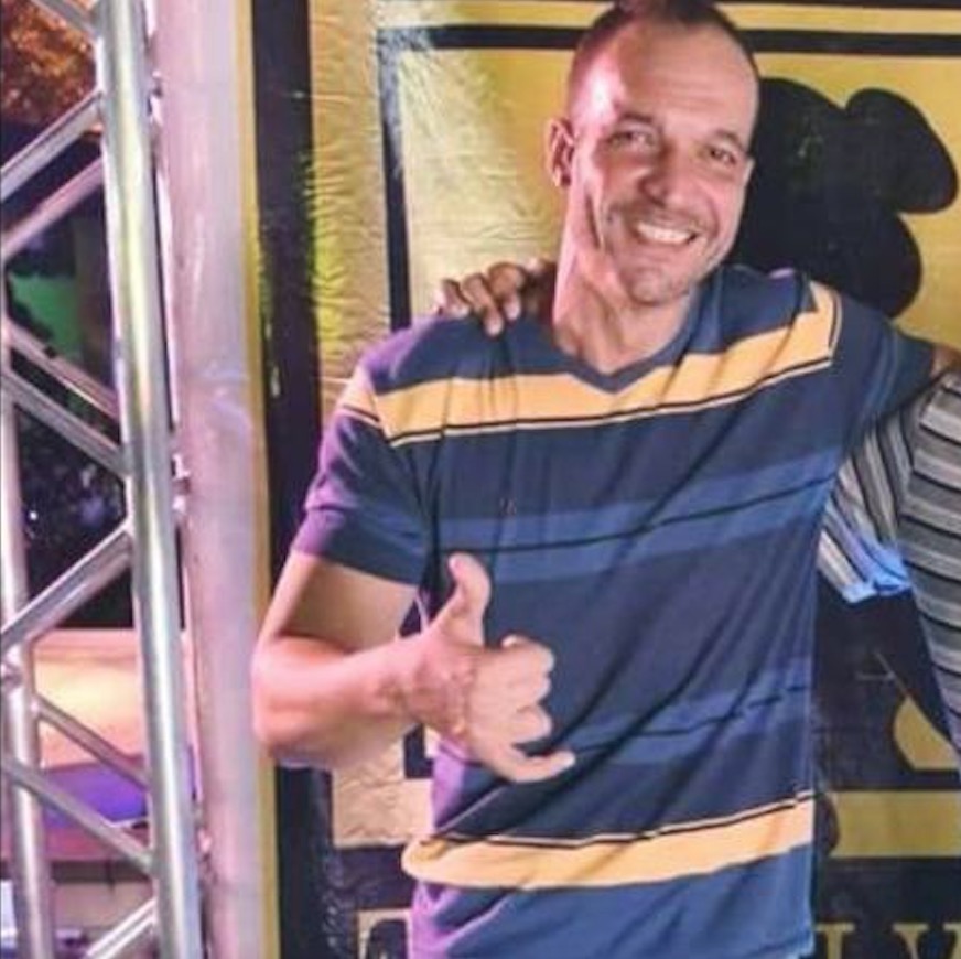 Motorista de aplicativo morre após bloco de concreto ser arremessado contra carro 