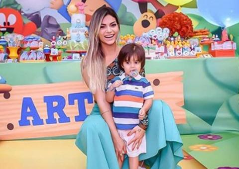  Kelly Key se irrita com perguntas de internautas sobre unhas pintadas do filho caçula 