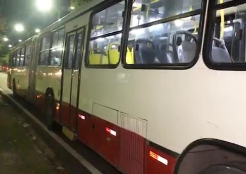 Motorista leva coronhada durante assalto a ônibus em Manaus 