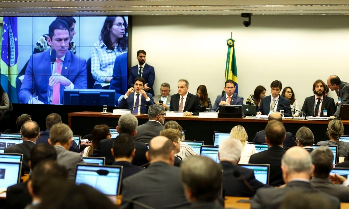 Previdência: parecer deve começar a ser discutido hoje na Câmara