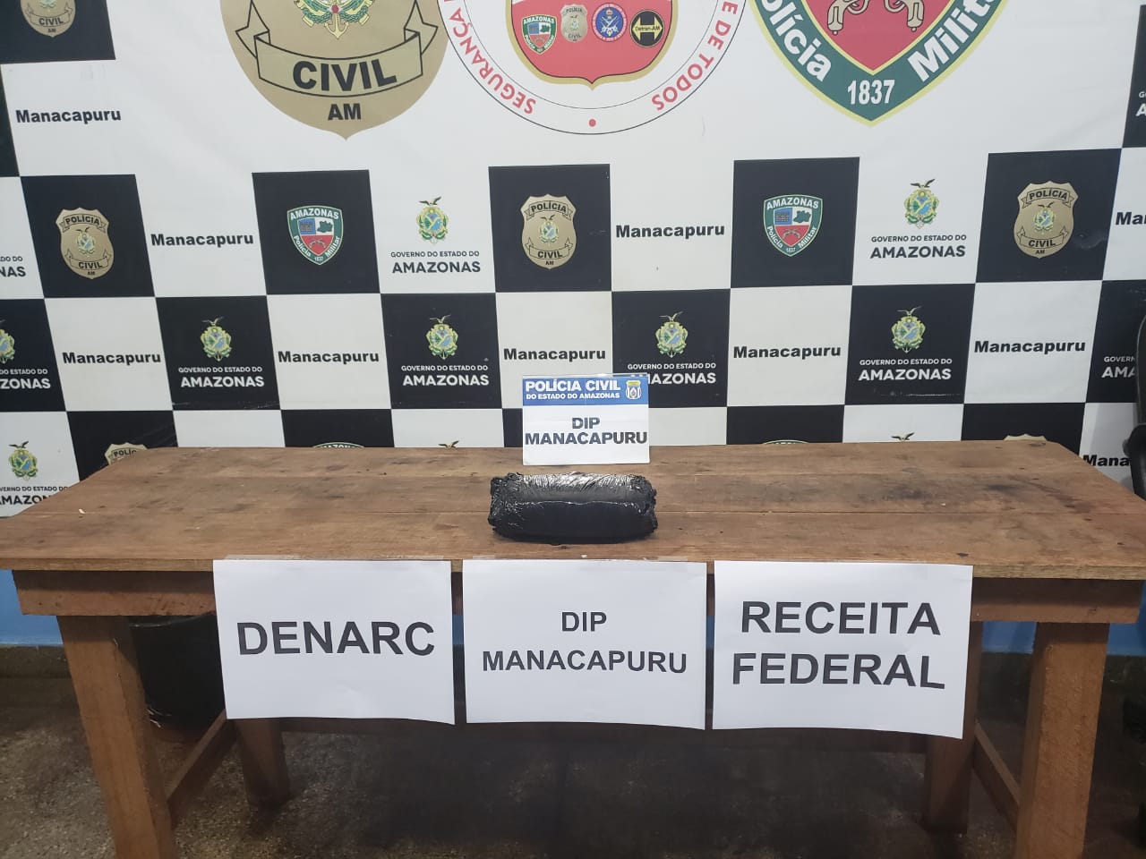 Polícia Civil e Receita Federal apreendem 1 kg droga dentro de embarcação em porto no Amazonas 