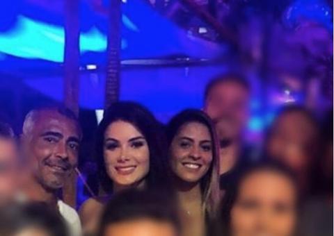 Romário engata namoro com estudante de 22 anos