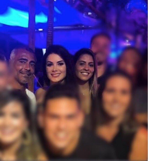 Romário engata namoro com estudante de 22 anos