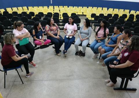 Professores de creche municipal participam de jornada pedagógica em Manaus