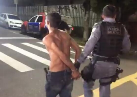 Homem é linchado por populares suspeito de tentar assaltar ônibus em Manaus 