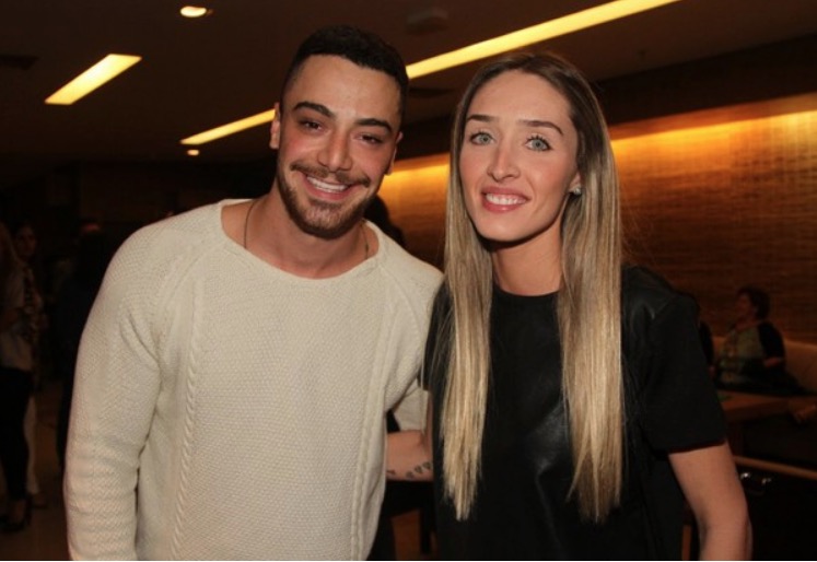 Felipe Titto reata casamento com arquiteta após 2 anos