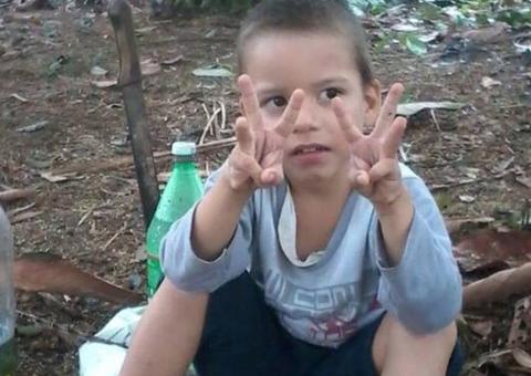 IML fará exame de DNA para saber se menino morto pelo pai foi enterrado vivo em Manaus