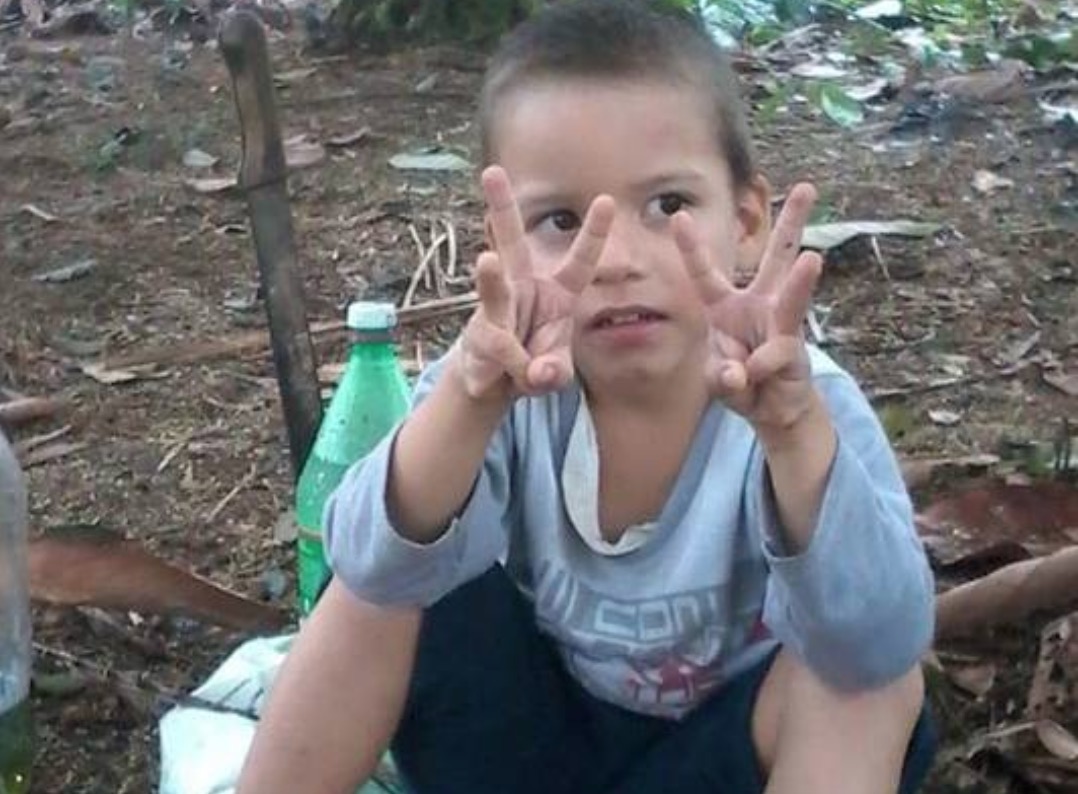 IML fará exame de DNA para saber se menino morto pelo pai foi enterrado vivo em Manaus