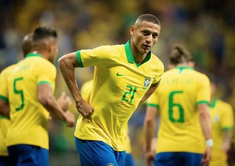 Richarlison afirma que torcida precisa apoiar mais a seleção brasileira