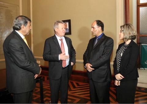 Prefeito recebe embaixador palestino em Manaus