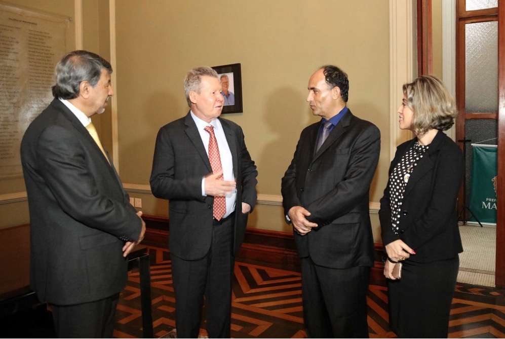 Prefeito recebe embaixador palestino em Manaus