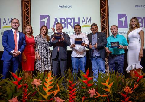 Prefeitura de Manaus recebe certificado de excelência em gestão e transparência