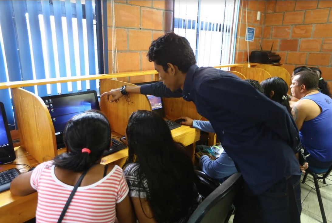 Moradores de prosamim recebem capacitação do Cetam em Manaus