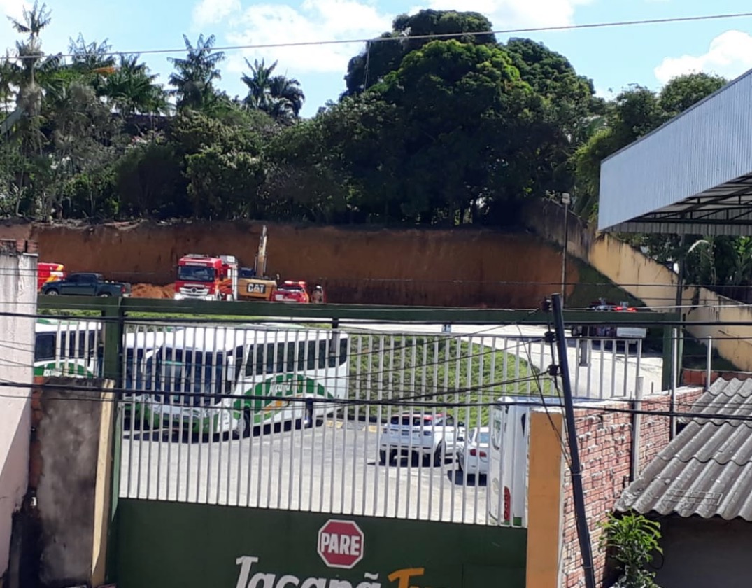 Trabalhador morre soterrado após obra de empresa desabar em Manaus