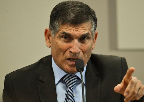 Governo Bolsonaro é um 'show de besteiras', diz Santos Cruz a revista