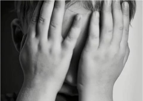 Avó é condenada a 186 anos por violentar netos e filmar abusos