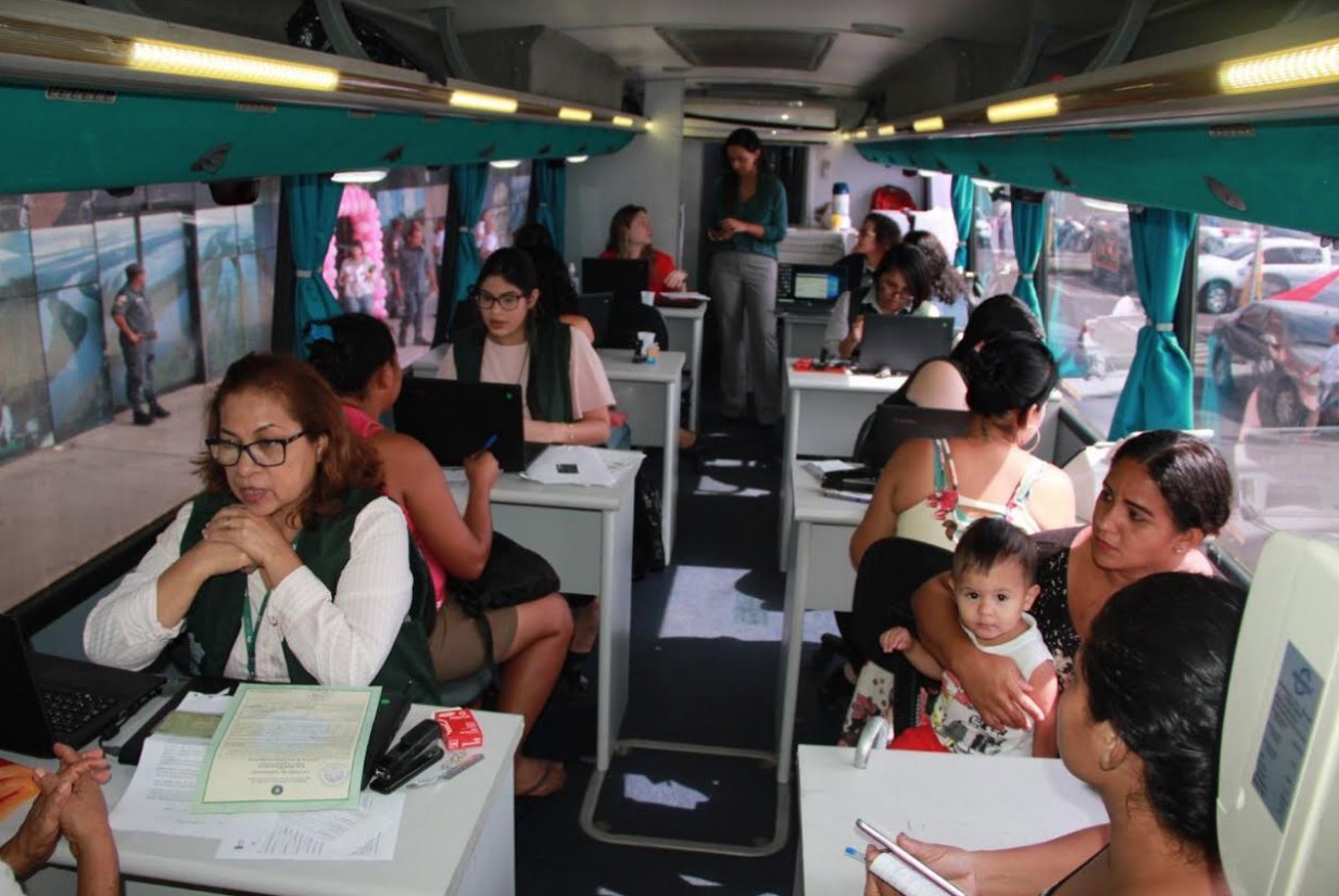 Defensoria Itinerante realiza atendimentos em escola de Manaus neste sábado