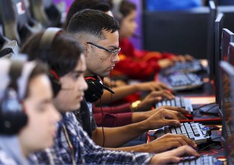 Espaço da Campus Party ensina robótica para crianças e jovens
