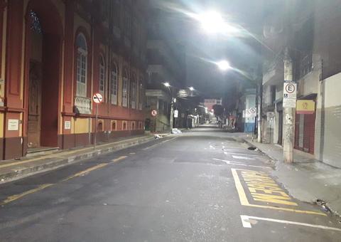 Homem é morto a tiros enquanto bebia com amigos no centro de Manaus 