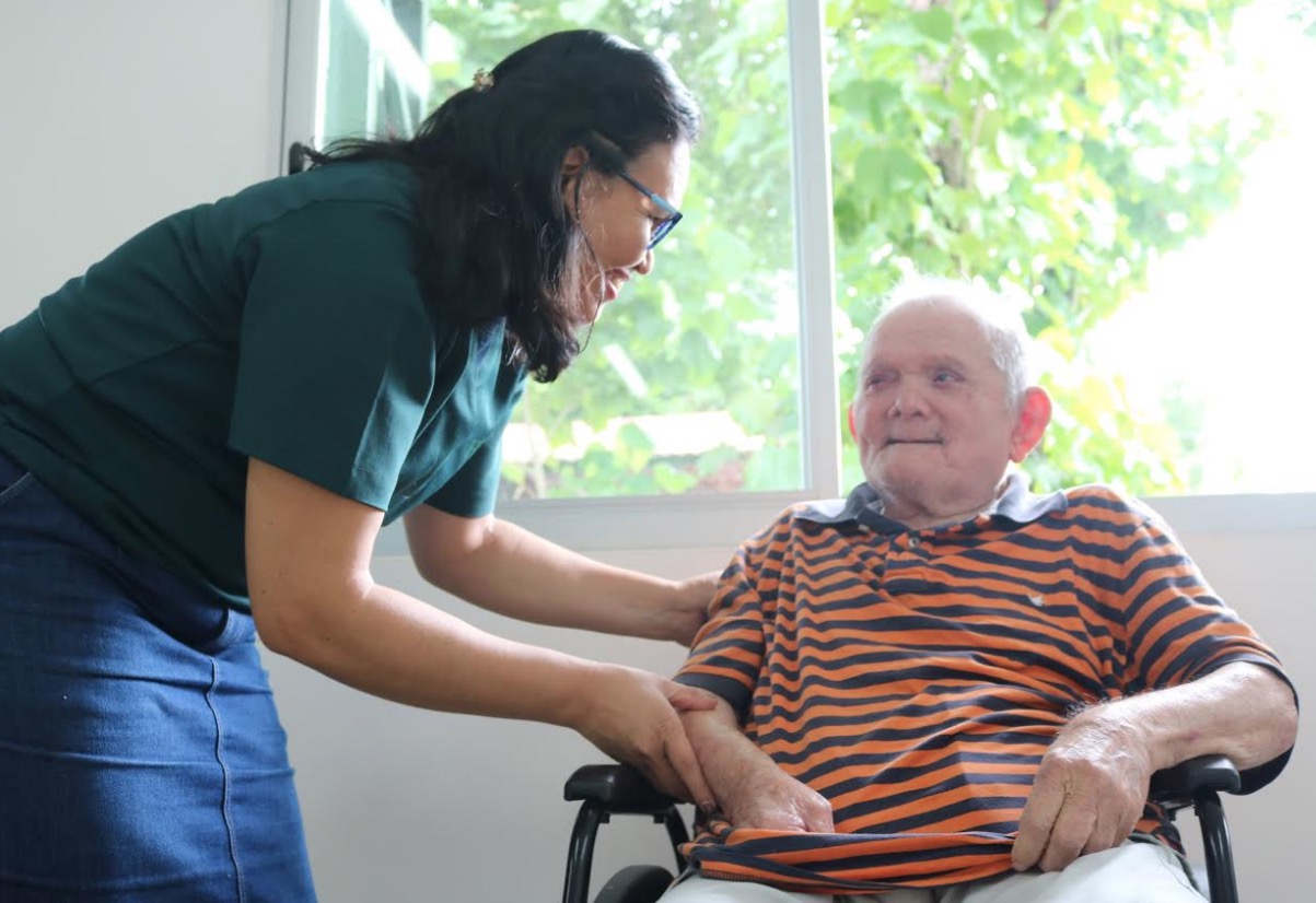 Curso de cuidador de idoso tem pré-inscrições abertas nesta segunda-feira em Manaus