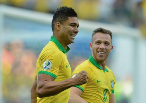 Brasil goleia Peru e se garante nas quartas de final da Copa América 