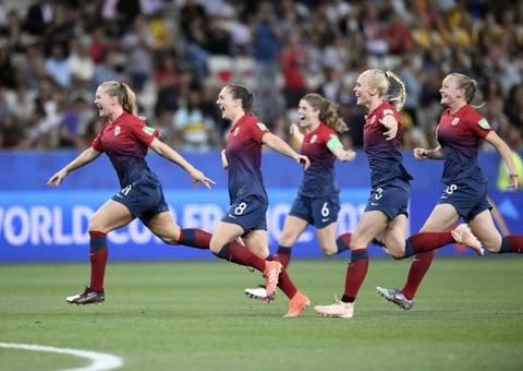 Noruega vence Austrália nos pênaltis e avança na Copa do Mundo
