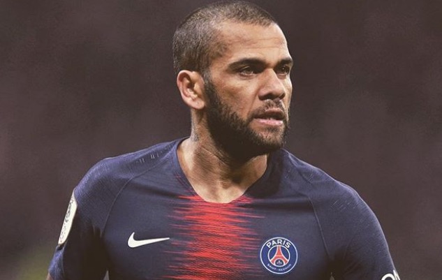 Daniel Alves anuncia saída do Paris Saint-Germain após duas temporadas