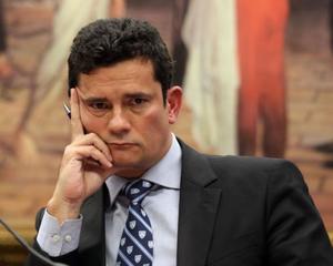 Moro precisa se afastar do governo
