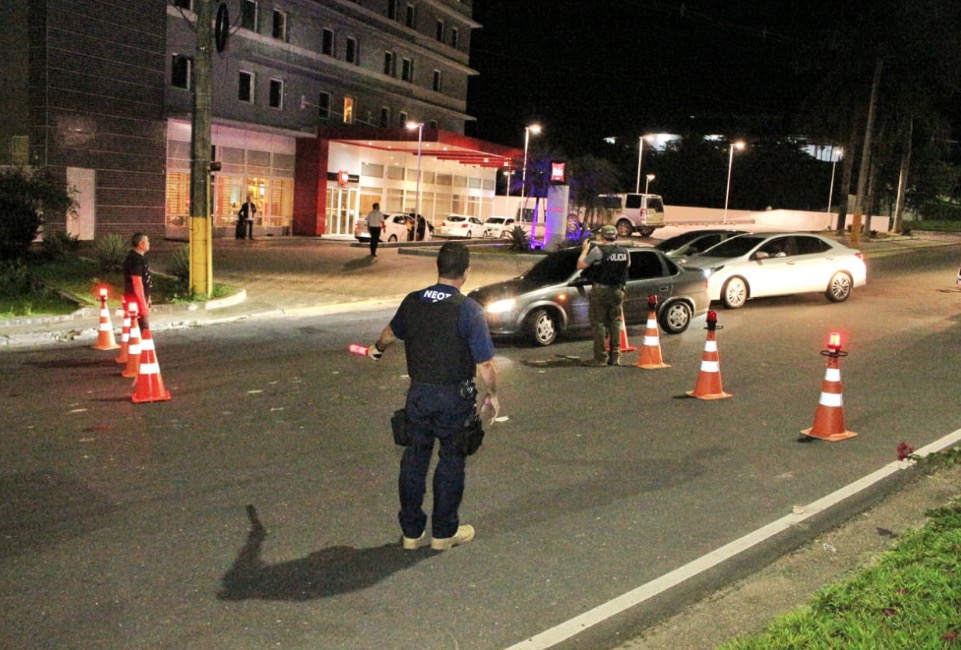 Mulher é presa por embriaguez ao volante e agressão a agente no Amazonas