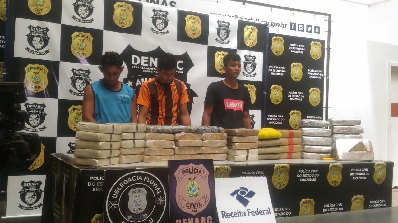Trio de suspeitos é preso com 50Kg de drogas em embarcação que iria para 54ª Festival de Parintins 
