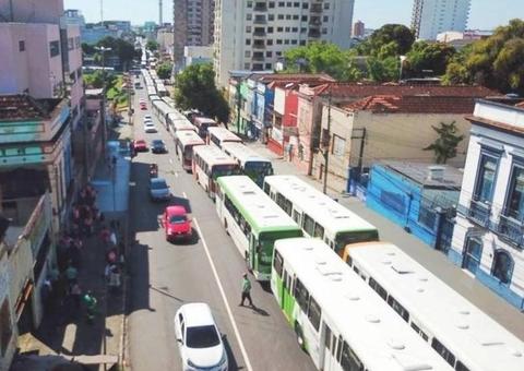 Após paralisação, ônibus voltam a circular em Manaus