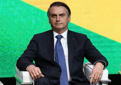 Bolsonaro revoga decreto de armas
