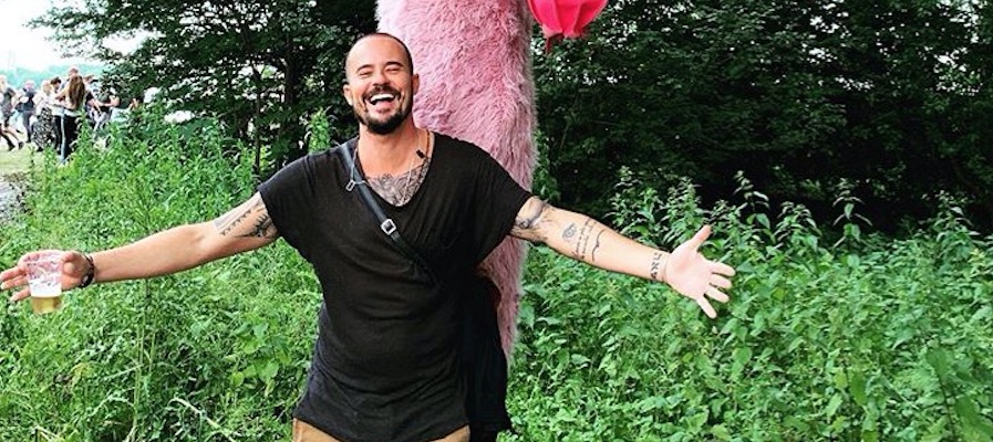  Vídeo: Paulinho Vilhena balança pênis em câmera lenta na praia