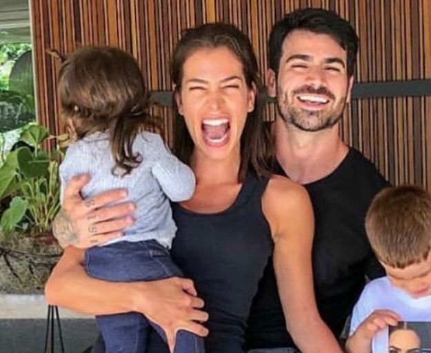 Ex-BBB Rodrigão comenta elogiando a própria foto com Adriana e vira piada na web