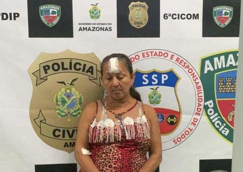 Mulher de 57 anos é presa suspeita de traficar drogas dentro de casa em Manaus