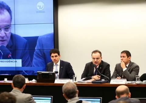 Deputados retomam discussão do parecer da reforma da Previdência