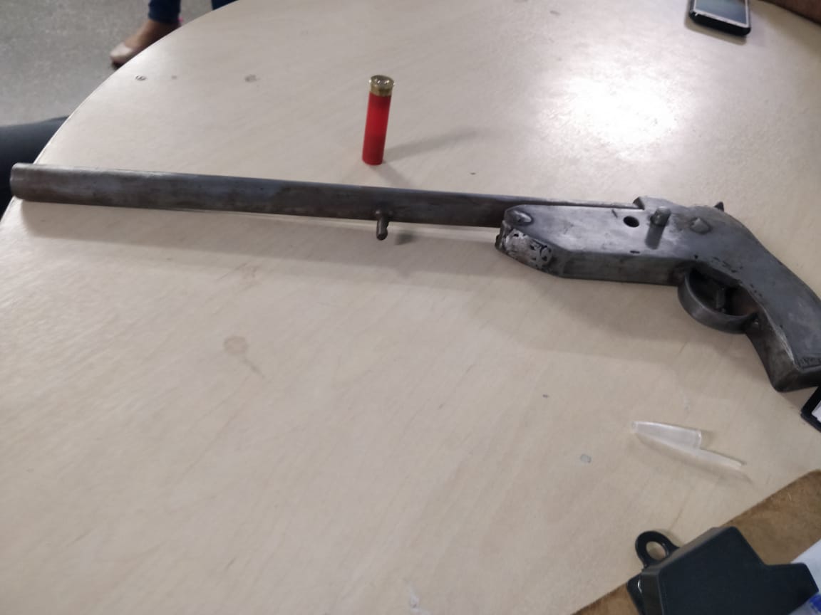 Homem suspeito de roubo é preso após trocar tiros com a polícia em Manaus 