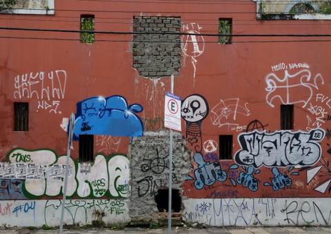 Morador de rua é encontrado morto no prédio da Santa Casa em Manaus 